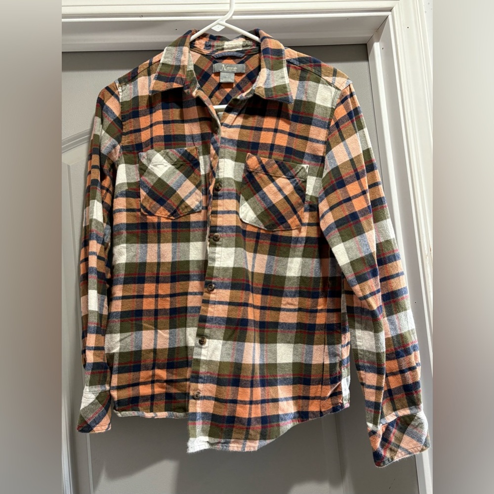 Women’s flannel. Runs small. Excellent condition.